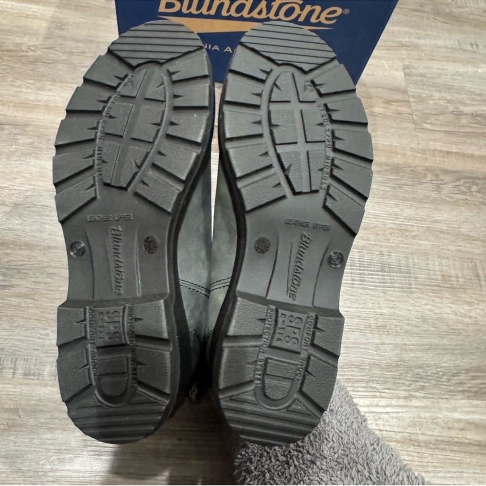 Blundstone BL 587 Chelsea Suede Rustic Black Leather Boots - Picture 8 of 12